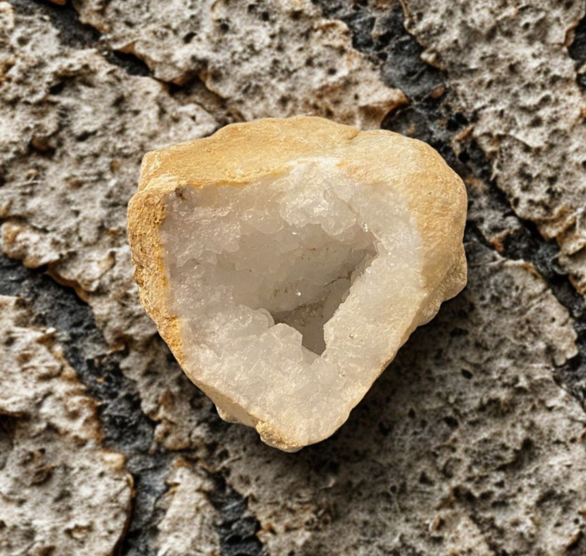 Bergkrystall Geode 506gram - Kun 1 eksemplar
