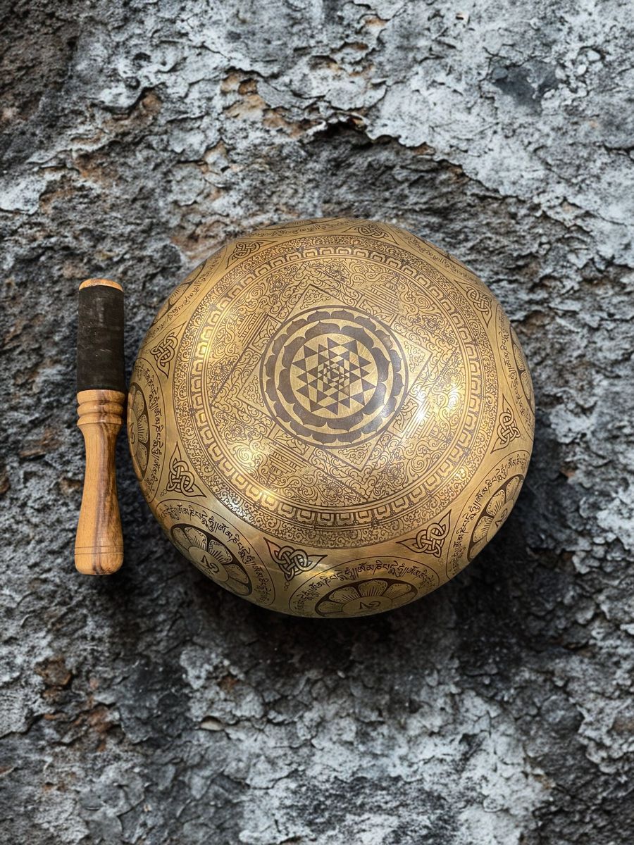 Eksklusiv Utskjært Thanka Chenrizy Syngebolle 1707gram - Kun 1 eksemplar