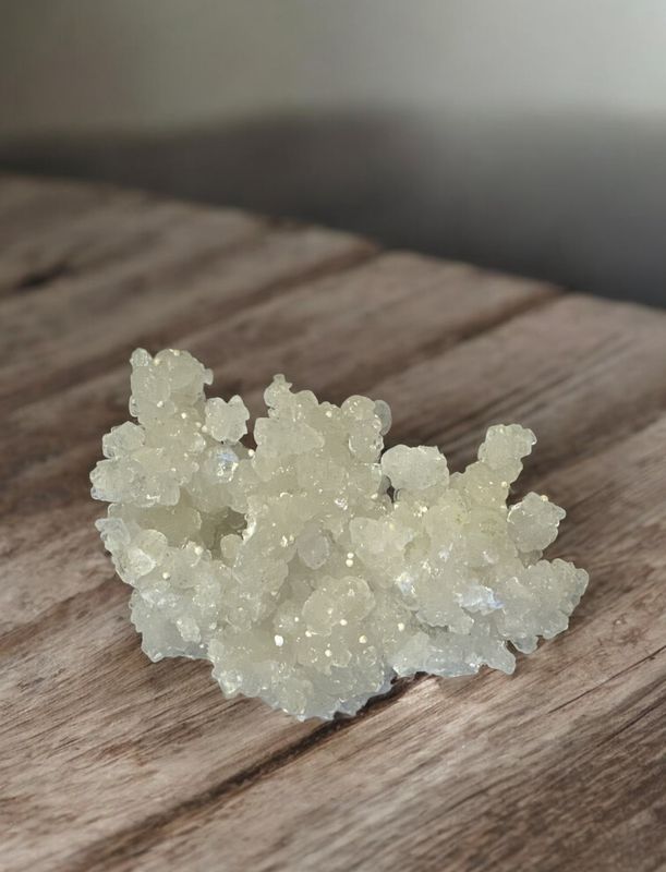 Prehnitt Råstein Krystall 85gram - Kun 1 eksemplar